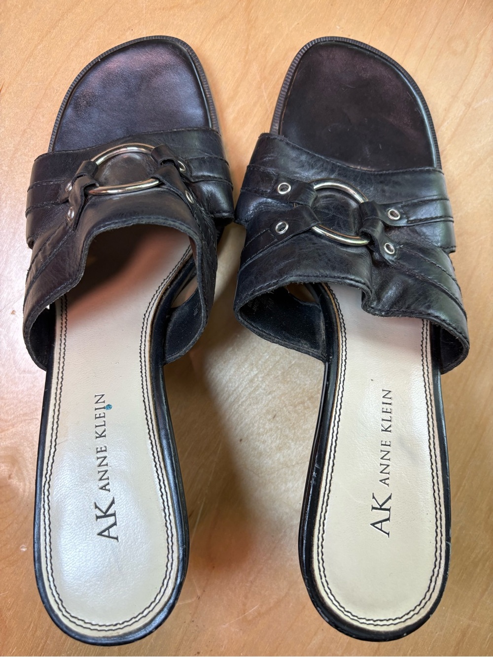 Anne Klein Women's Black Leather Slip-on- Heels Sandals Size 7.5M Buckle Accent